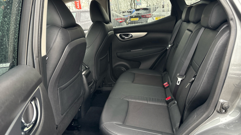 Nissan Qashqai 1.3 DiG-T Tekna 5dr Petrol Hatchback